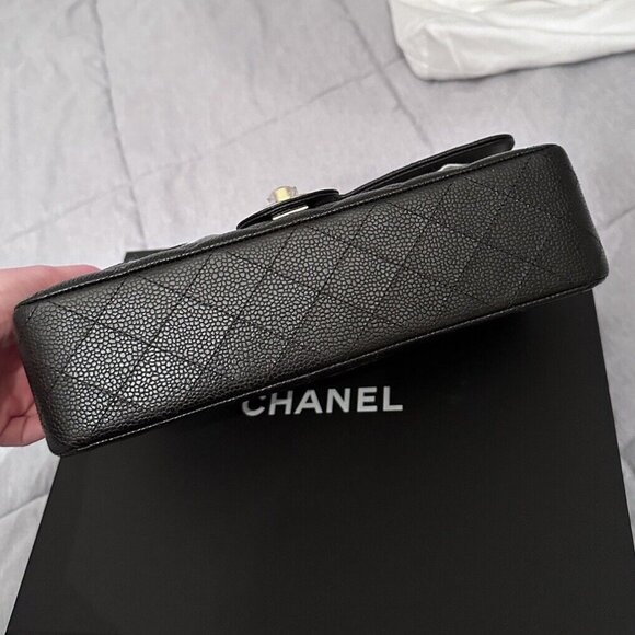 CHANEL Double Flap Classic Jumbo Caviar Gold hardware - Picture 12 of 16